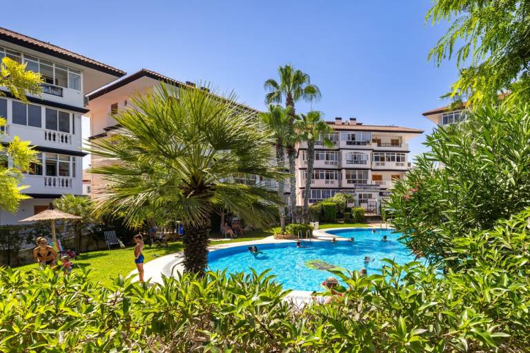 Beautiful apartment with pool & yard | Beach nearby | Pets are welcome — photo 3