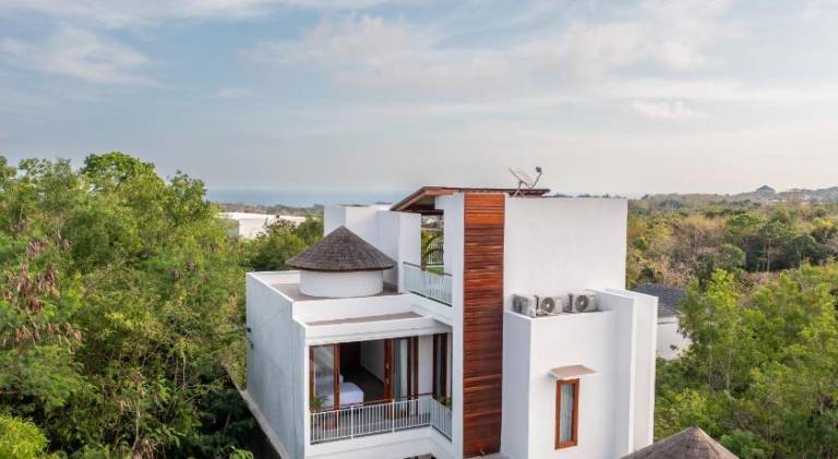 Villa with pool — photo 2