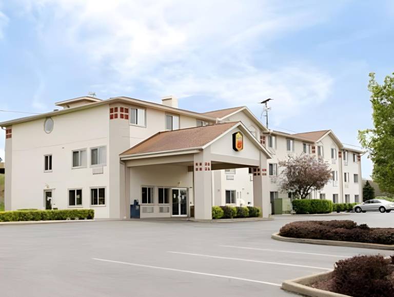 Super 8 By Wyndham West Middlesex - Sharon Area — photo 4