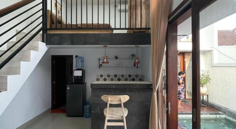 Villa with pool — photo 2