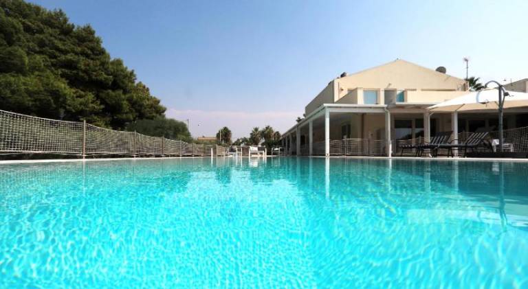 Villa with pool & hot tub | Pet-friendly in Marsala