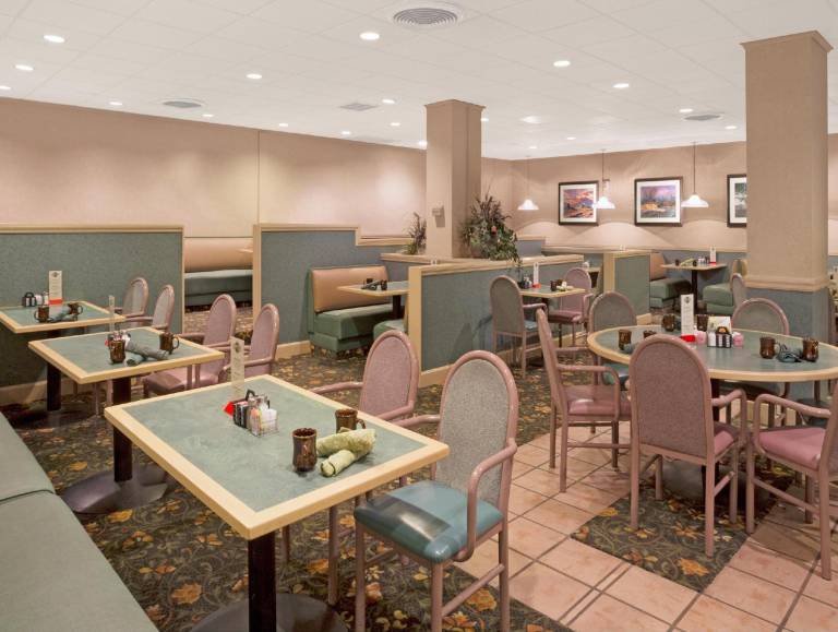 Ramada by Wyndham Reno Hotel and Casino — photo 3