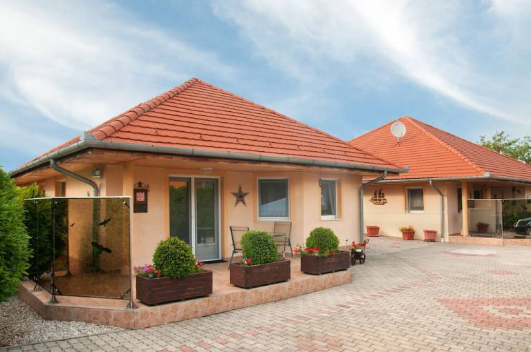 House Balatonmáriafürdő