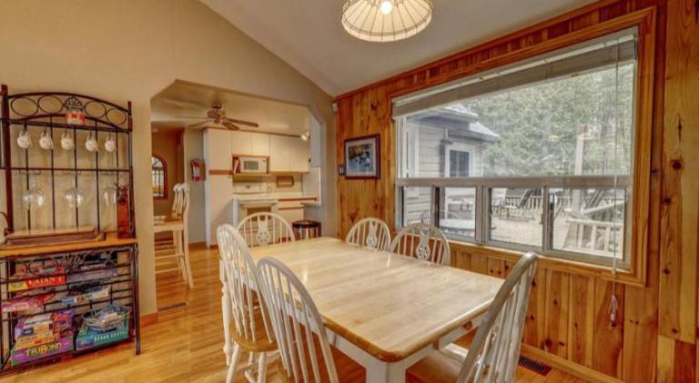 Lovely waterfront private cottage with hot tub in Kawartha Lakes — photo 4