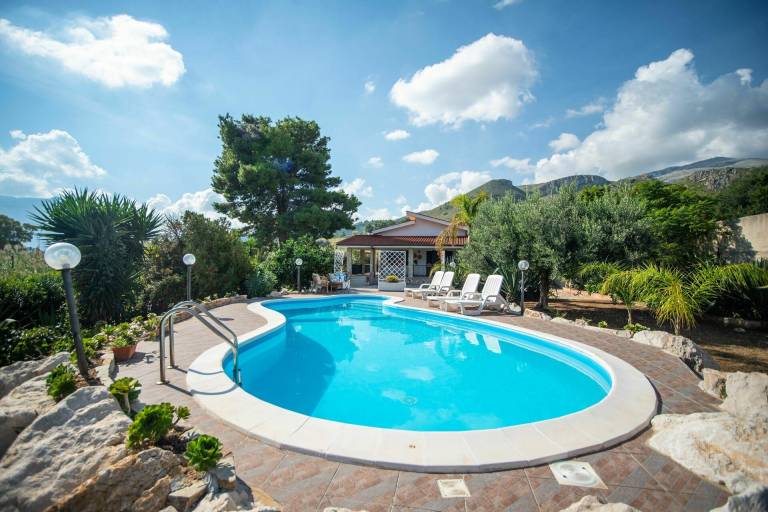 Child-friendly villa with barbeque & private pool | Dogs allowed in Castellammare del Golfo