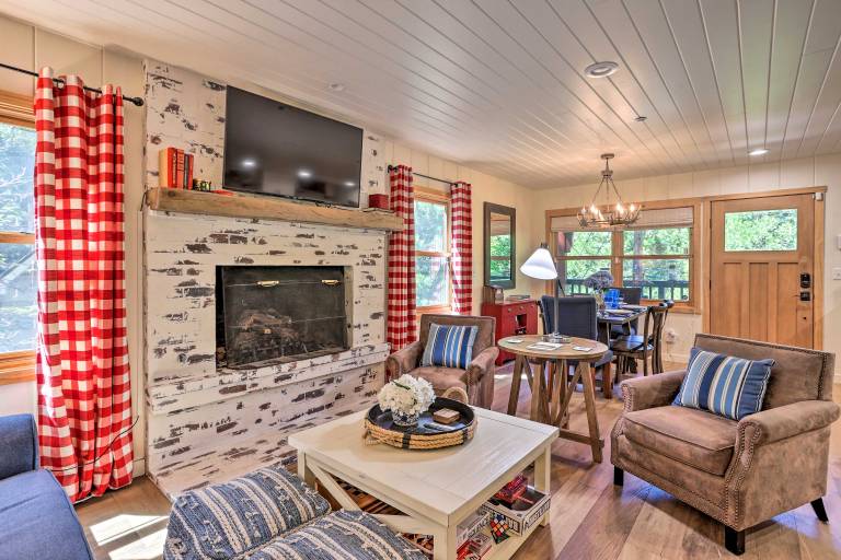 Steps to Lake: Cabin w/ Deck in Lake Arrowhead — photo 5