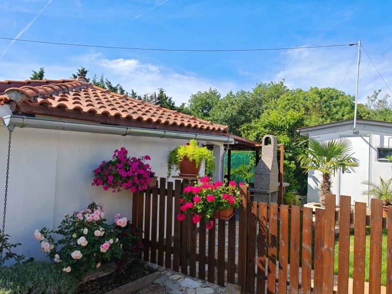 Holiday home with a terrace and a possibility for grilling in Medulin