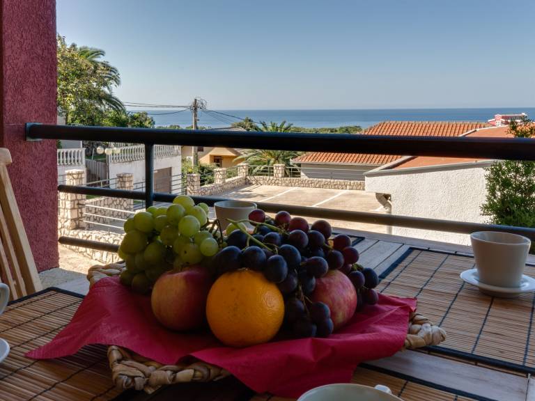 Fully equipped rental apartment with grill & patio | Sea view | Pets allowed — photo 3