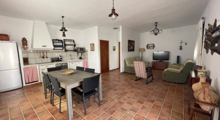 Ample vacation home | Pets allowed — photo 2
