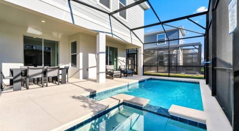 House with pool & hot tub — photo 4