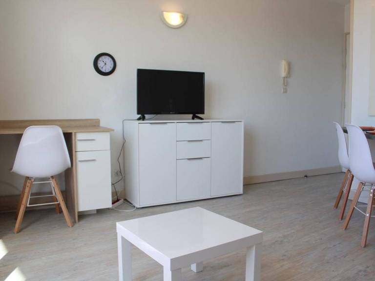 Apartment with pool — photo 4