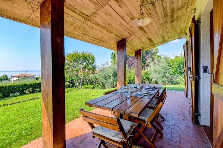 Villa with grill, terrace & yard — photo 5