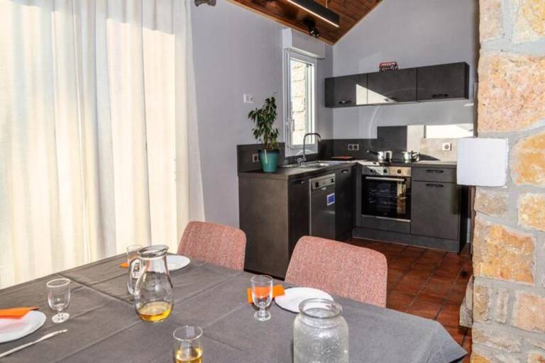Holiday apartment with garden, barbeque & pool | Garden view — photo 2