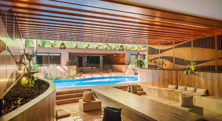 Apartment with pool — photo 4