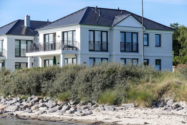 Entspannender Urlaub in der ersten Reihe am Strand –Ferienwohnung mit Meerblick! in Fehmarn
