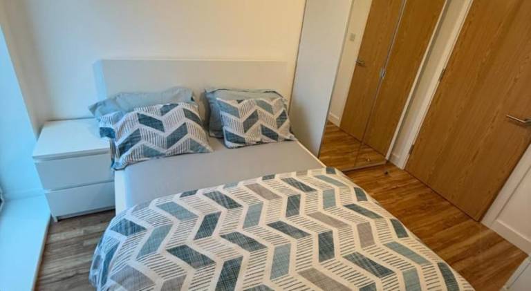 The Urban Escape in Media City - A private room and bathroom in a shared apartment — photo 4