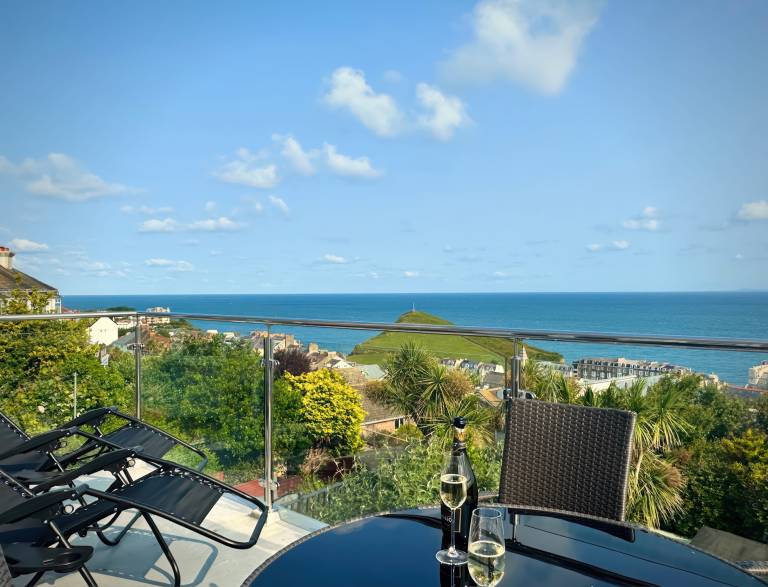 Child-friendly lovely cottage with jacuzzi & yard | Beach view | Pets are welcome — photo 3