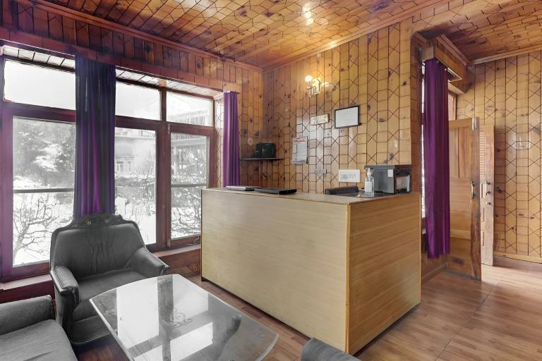 CozyNook Manali Balcony with 360 Mountain Views — photo 4