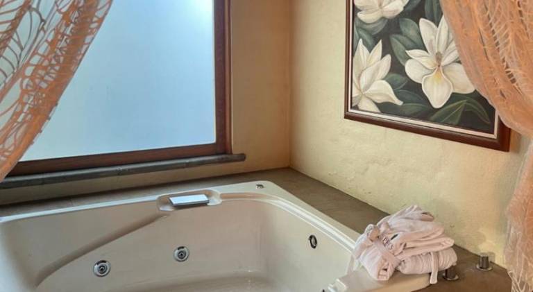 Villa with hot tub — photo 5