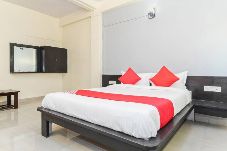 OYO Flagship 30324 Hotel Ravikiran