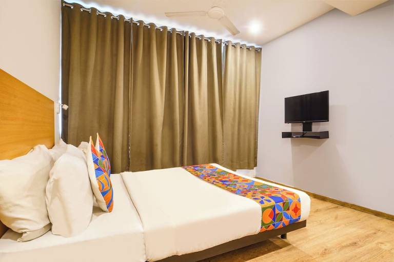 Fabhotel Cinco