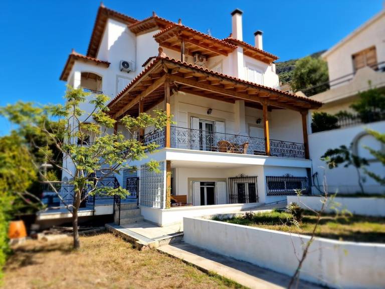 σπίτι  Παραλία ΕΟΤ Μαρκόπουλου