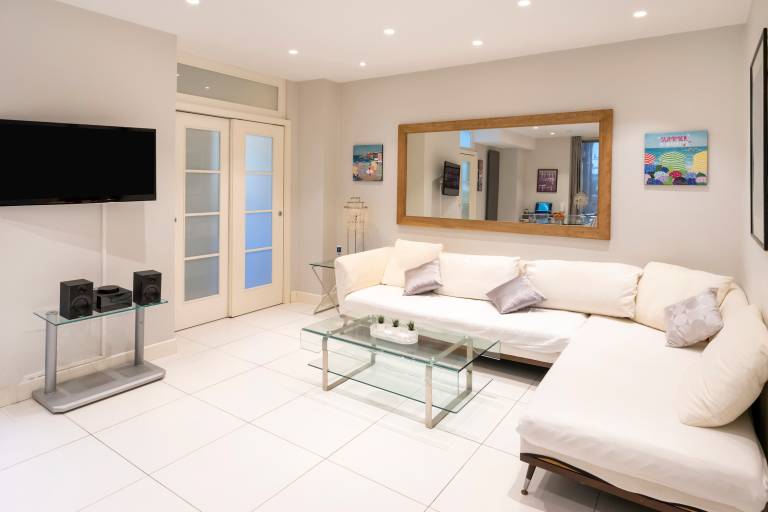 Fully equipped rental apartment with fast internet | Beach view | Next to the beach | Perfect for remote work | Pets are welcome — photo 3