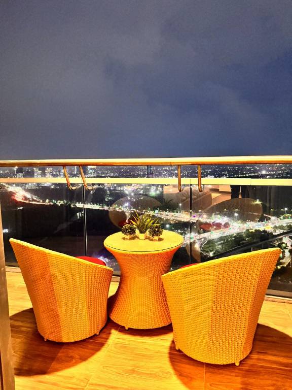 SkyView Serenity at Supernova 36th floor — photo 5