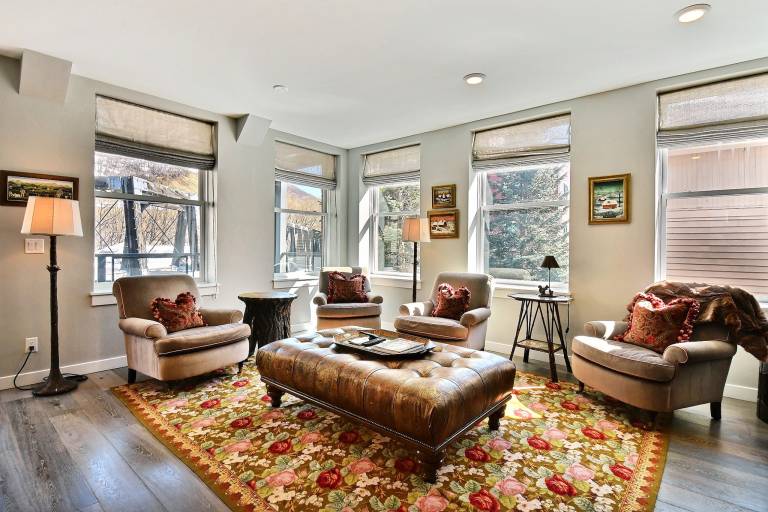 Stay Amidst Main Street Park City; Skiing, Shopping, dining and nightlife Right Out Your Front Door! — photo 3