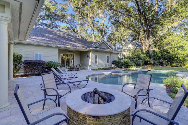 House with private pool, hot tub & BBQ | City view — photo 3