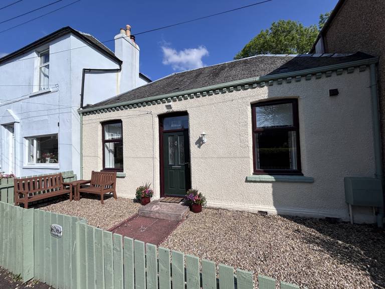 Cottage Lanark