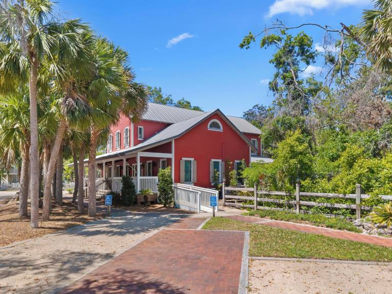 Lodge Steinhatchee