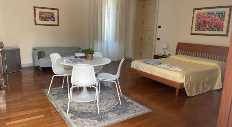 Apartment with pool — photo 2
