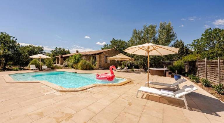 Charming villa with pool & hot tub | Dogs allowed in Gordes