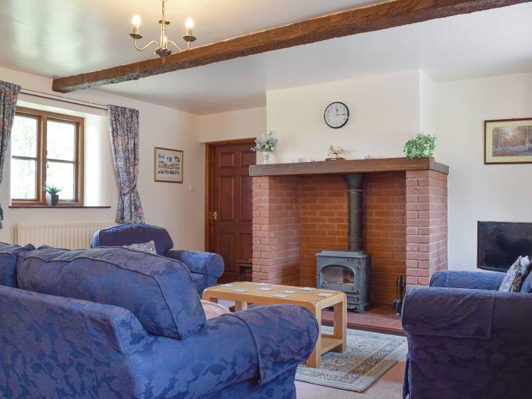 Family-friendly cottage with yard | Pet-friendly — photo 3