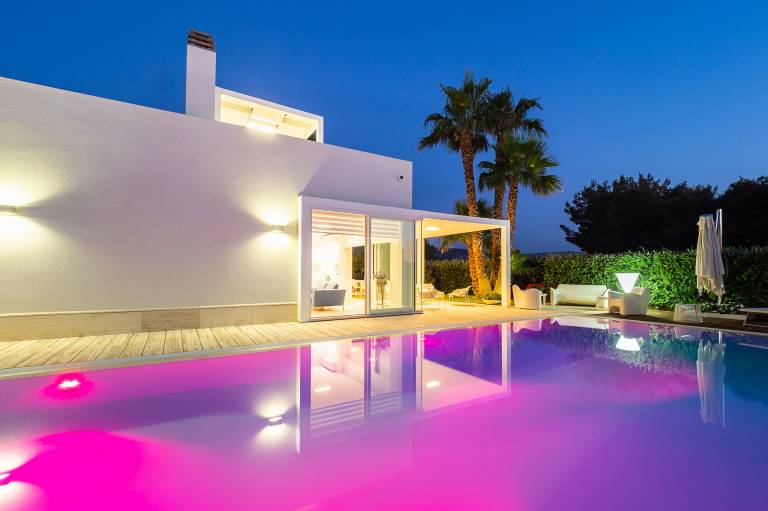 Fully equipped charming villa with private pool, barbecue & yard | Pets allowed — photo 3