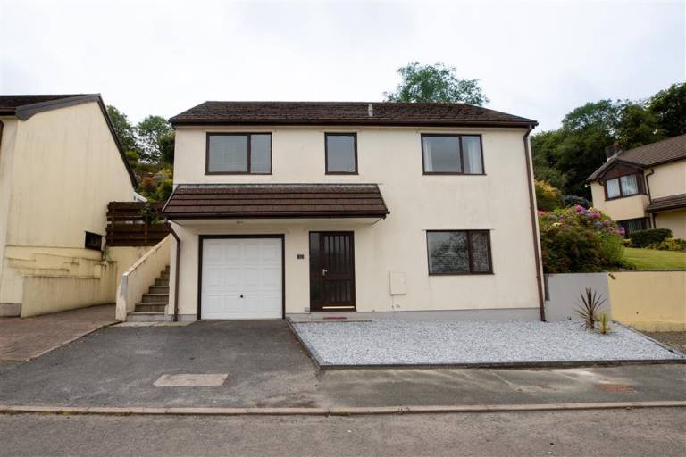 Cottage with yard & patio | Water view | Dogs allowed in Tenby
