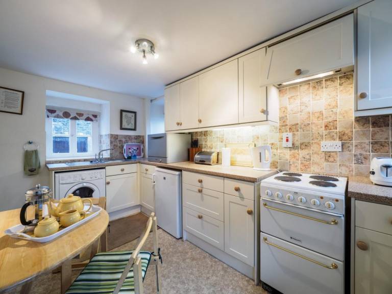 Fully equipped pleasant cottage with yard | Pets are welcome — photo 4