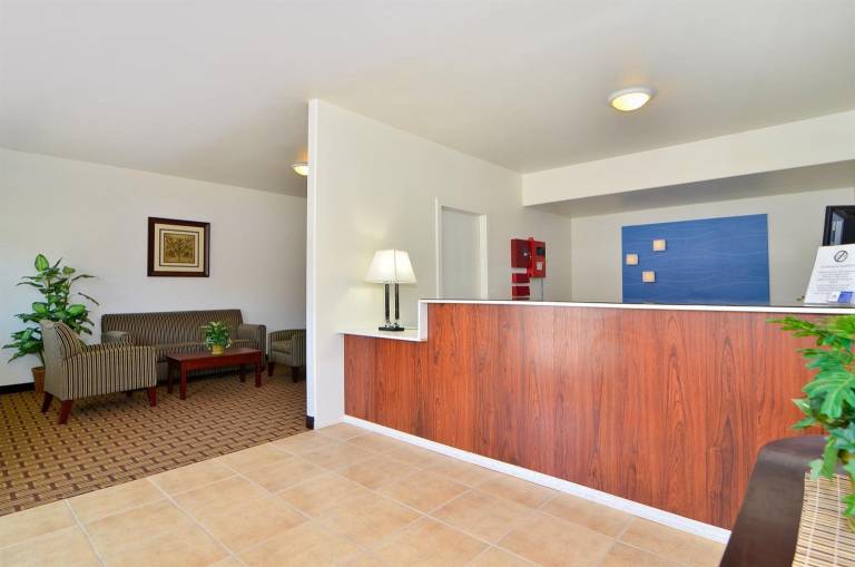 Baymont by Wyndham Ridgecrest — photo 3