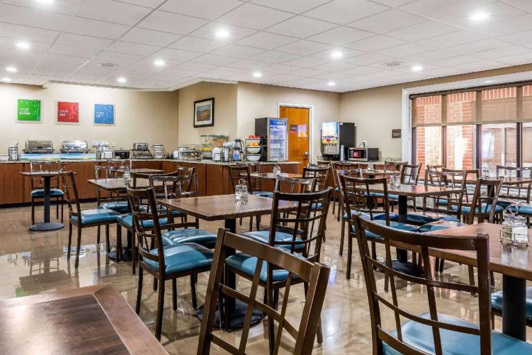 Comfort Inn & Suites Airport-American Way — photo 5