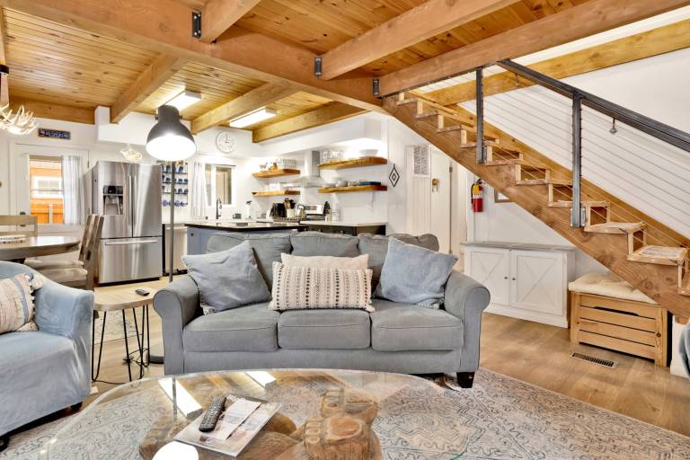 Cabin with jacuzzi, terrace & BBQ | Mountain view — photo 2