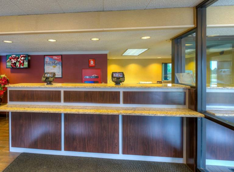 Red Roof Inn Memphis East — photo 5