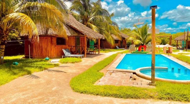 Lodge with barbeque, pool & yard | Pet-friendly — photo 2