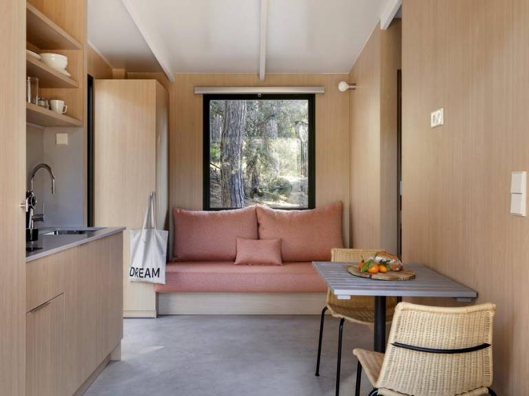 Mobile home with pool & patio — photo 4