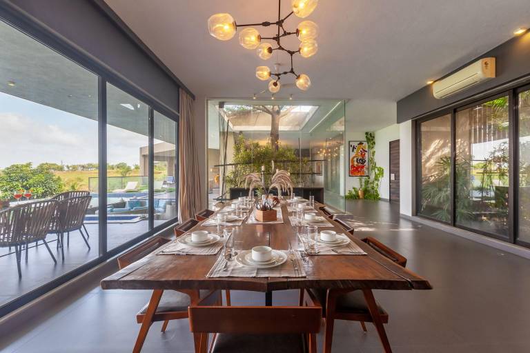 Villa with private pool & yard | Pet-friendly — photo 2
