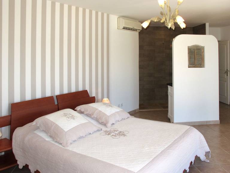 Fully equipped nice vacation home with barbecue, yard & private pool | Sea view | Dogs allowed — photo 5