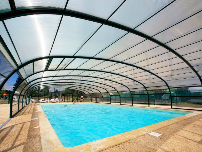 Vacation home with pool, patio & garden — photo 4