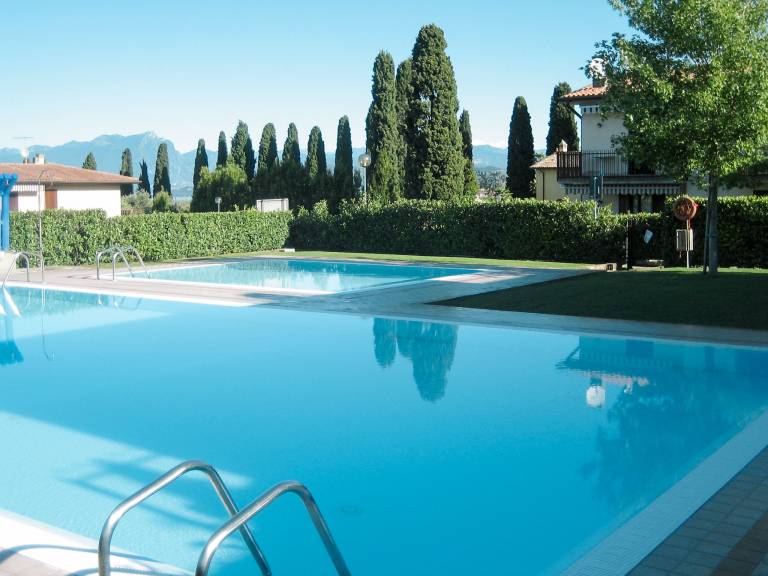 Rental apartment with yard & pool | Pet-friendly — photo 2