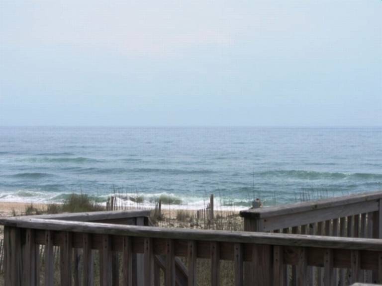 Condo | Beach view — photo 5