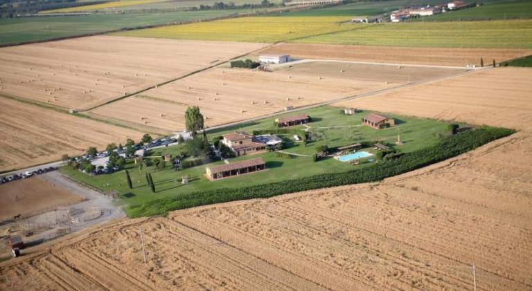 Farm with yard, pool & patio in Grosseto